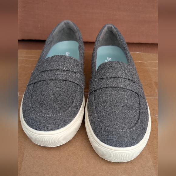 Dr. Scholl's Gray Felt Slip-On Loafers with White Sole (New)❣️ - Picture 5 of 10